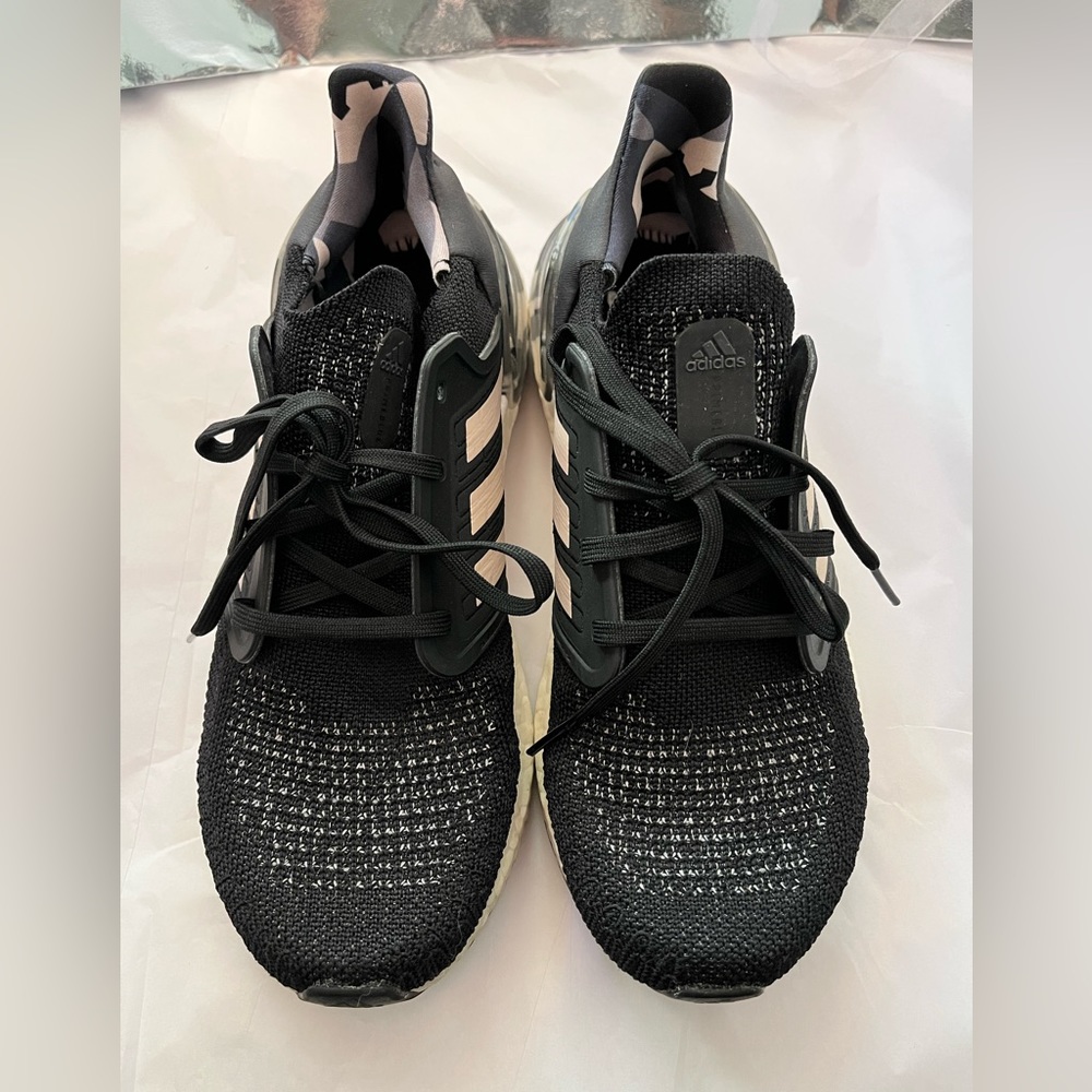 Adidas UltraBoost - Picture 3 of 9